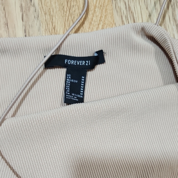 Forever 21 Ribbed Beige Bodysuit Size MEDIUM NWT - Picture 2 of 7